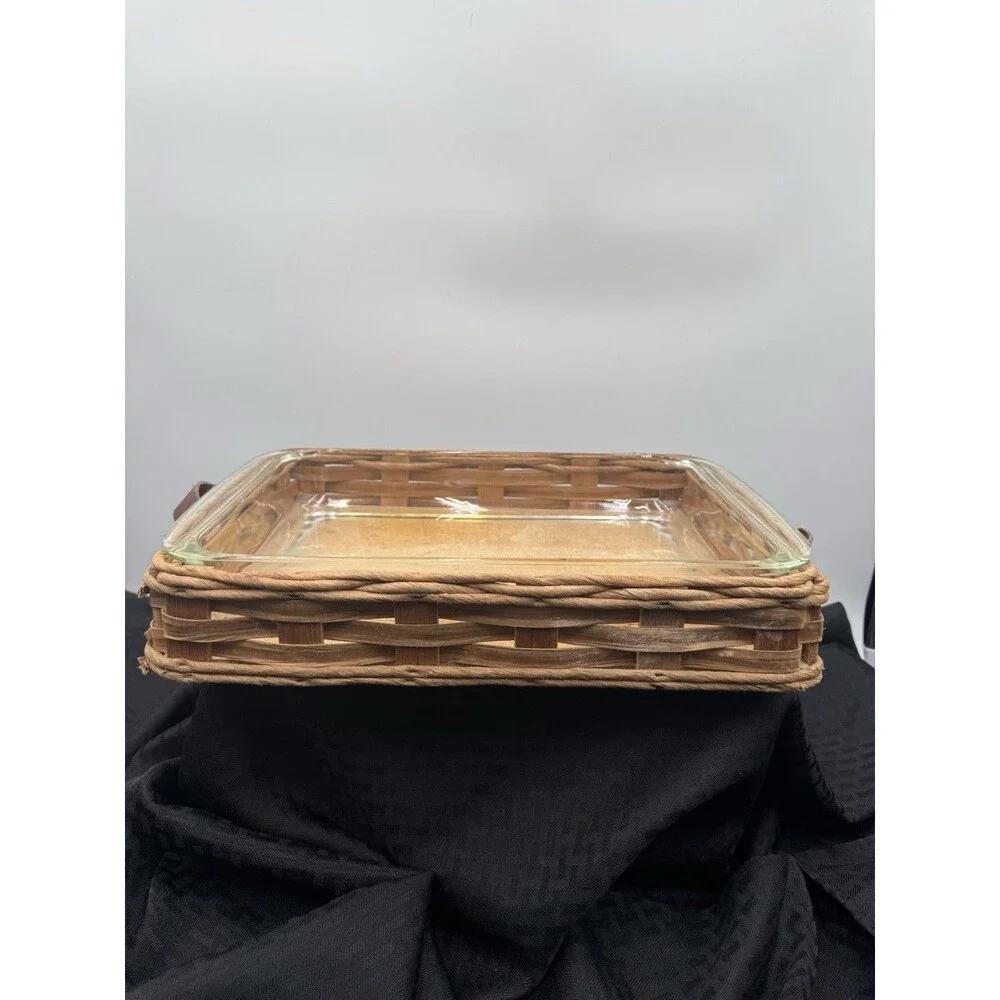 Vintage PYREX 3 Qt. 233 Wicker Basket Holder Carrier & Casserole Baking Dish